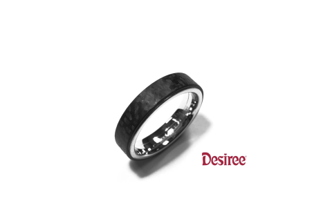 Desiree Relatiering, edelstaal/carbon  breedte: 6mm.(maat 20,5) - 11783
