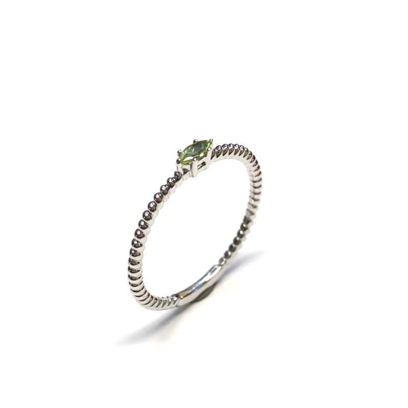 Eclat Ring, 14krt.witgoud met peridot 4x2mm. (maat 17) - 18471