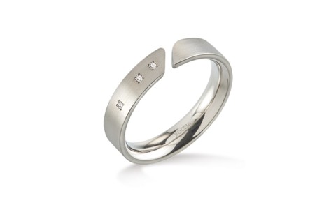 Boccia Ring, titanium model 0140-02 breedte: 4,4mm. met diamant 0,015ct. (maat 54) - 15315