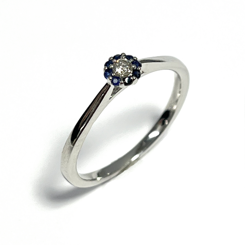 Eclat Ring, 14krt.witgoud met 0,06ct.diamant en saffier (maat 17,5) - 22169 Eclat Ring, 14krt.witgoud met 0,06ct.diamant en saffier (maat 17,5) - 22169