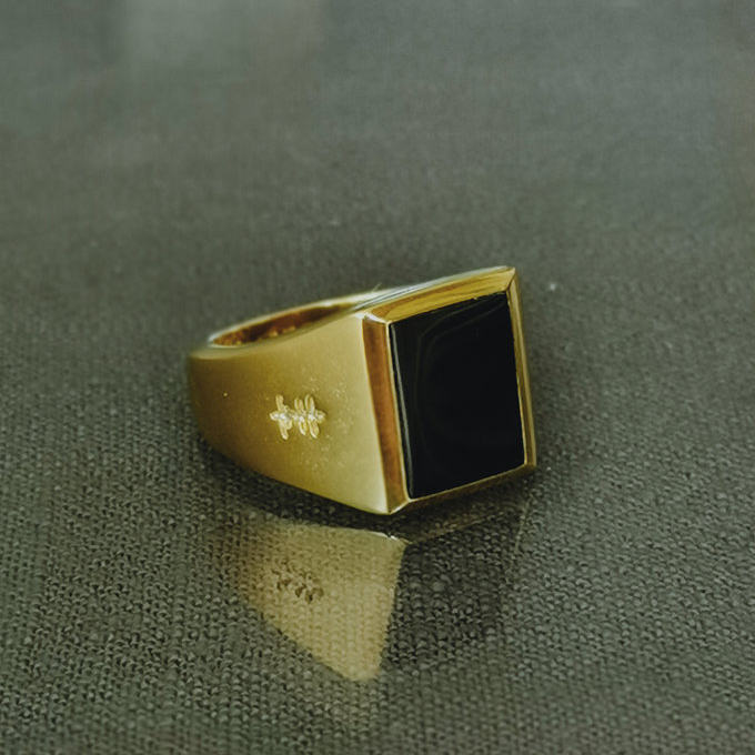 TAJ AMSTERDAM Goldplated  Herenring Adofo met ONYX (mt19,5) - " Krijger" > staat symbool voor kracht - 22222