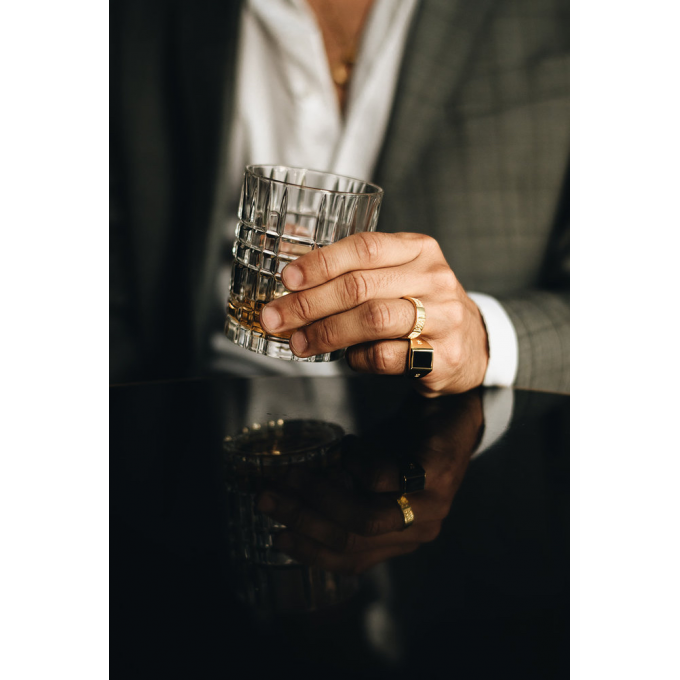 TAJ AMSTERDAM Goldplated Herenring Adofo met ONYX (mt19,5) - " Krijger" > staat symbool voor kracht - 22222 TAJ AMSTERDAM Goldplated Herenring Adofo met ONYX (mt19,5) - " Krijger" > staat symbool voor kracht - 22222