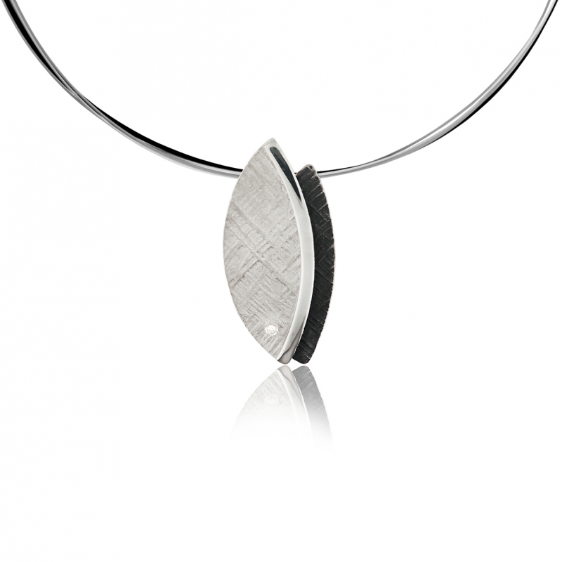 AUDAR Collier met hanger, model 1941 zilver met diamant 0,012ct. 40mm. (lengte:43cm.) - 20376 AUDAR Collier met hanger, model 1941 zilver met diamant 0,012ct. 40mm. (lengte:43cm.) - 20376
