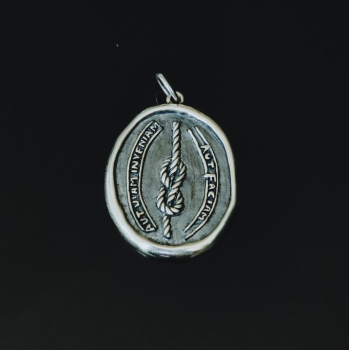 TAJ AMSTERDAM Zilveren Hanger Vibodh (27x22mm)staat symbool voor "vastberadenheid" - 22243