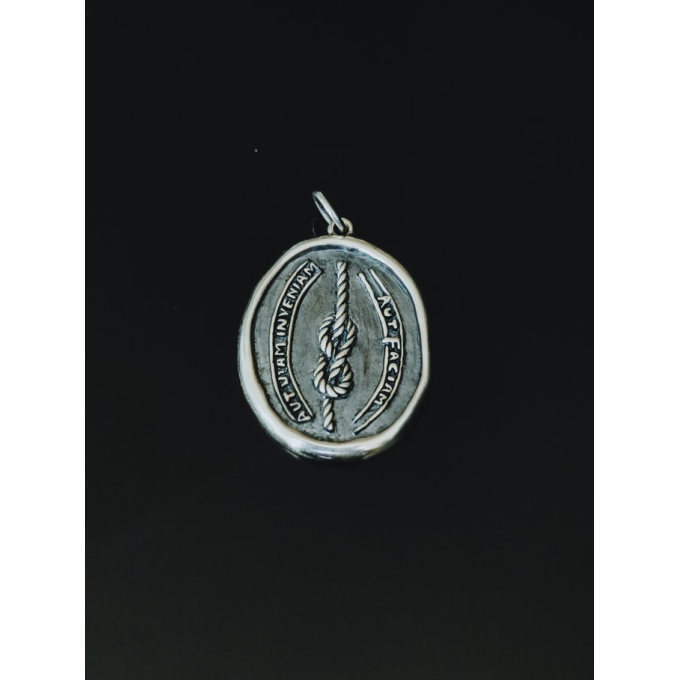 TAJ AMSTERDAM Zilveren Hanger Vibodh (27x22mm)staat symbool voor "vastberadenheid" - 22243