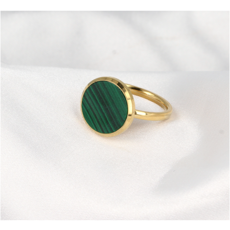 My Bendel Ring, staal verguld. Met Malachiet edelsteen van 12mm - 22587 My Bendel Ring, staal verguld. Met Malachiet edelsteen van 12mm - 22587