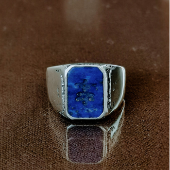 TAJ AMSTERDAM Zilveren Herenring Adric met Blauwe Lapis Lazuli edelsteen "Gezegende Heerser" staat symboor voor kracht - 22663