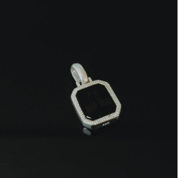 TAJ AMSTERDAM Zilveren Hanger met onyx CHETAS (12x12mm) staat symbool voor: "bescherming" - 22665