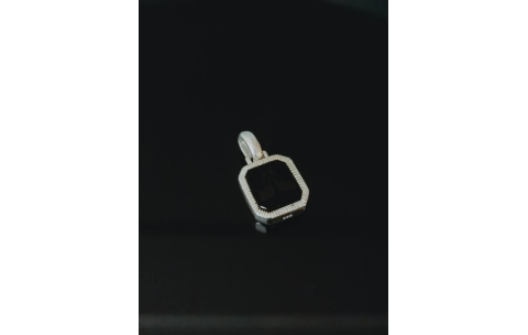 TAJ AMSTERDAM Zilveren Hanger met onyx CHETAS (12x12mm) staat symbool voor: "bescherming" - 22665