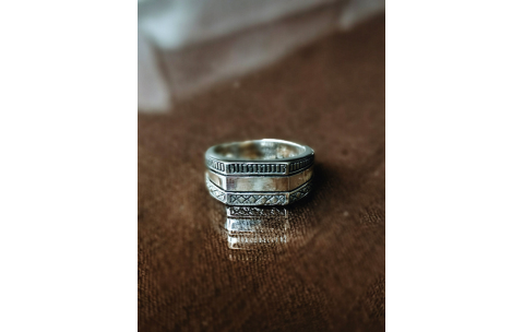 TAJ AMSTERDAM Zilveren Herenring Akamu "van de Aarde" (maat 21) - 24474