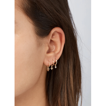 Jackie Oorringen, 14krt.goud met wit topaas "Shining Star WTop Hoops" (15x1,6mm.) - 24493 Jackie Oorringen, 14krt.goud met wit topaas "Shining Star WTop Hoops" (15x1,6mm.) - 24493