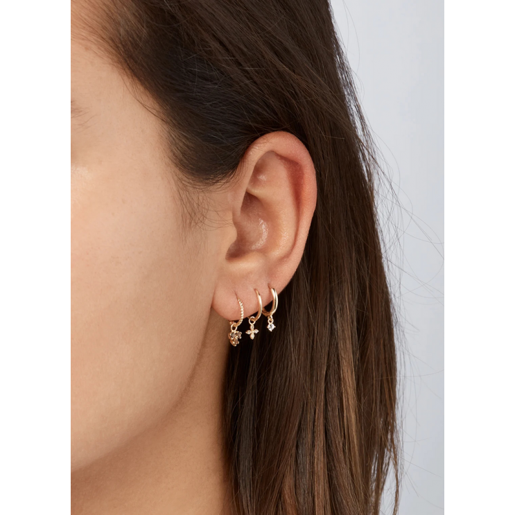 Jackie Oorringen, 14krt.goud met wit topaas "Shining Star WTop Hoops" (15x1,6mm.) - 24493 Jackie Oorringen, 14krt.goud met wit topaas "Shining Star WTop Hoops" (15x1,6mm.) - 24493