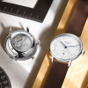 Sternglas Naos XL Automaat horloge met witte wijzerplaat en donkerbruine leren band