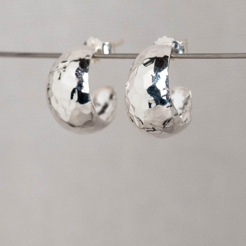 Jeh Jewels Oorstekers, model 21518 hoops hamerslag (1,5cm.) - 24582