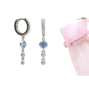 BY NIKKI Oorringen, zilver met blauw/wit zirkonia hanger (diameter: 10mm.) - 24724 BY NIKKI Oorringen, zilver met blauw/wit zirkonia hanger (diameter: 10mm.) - 24724