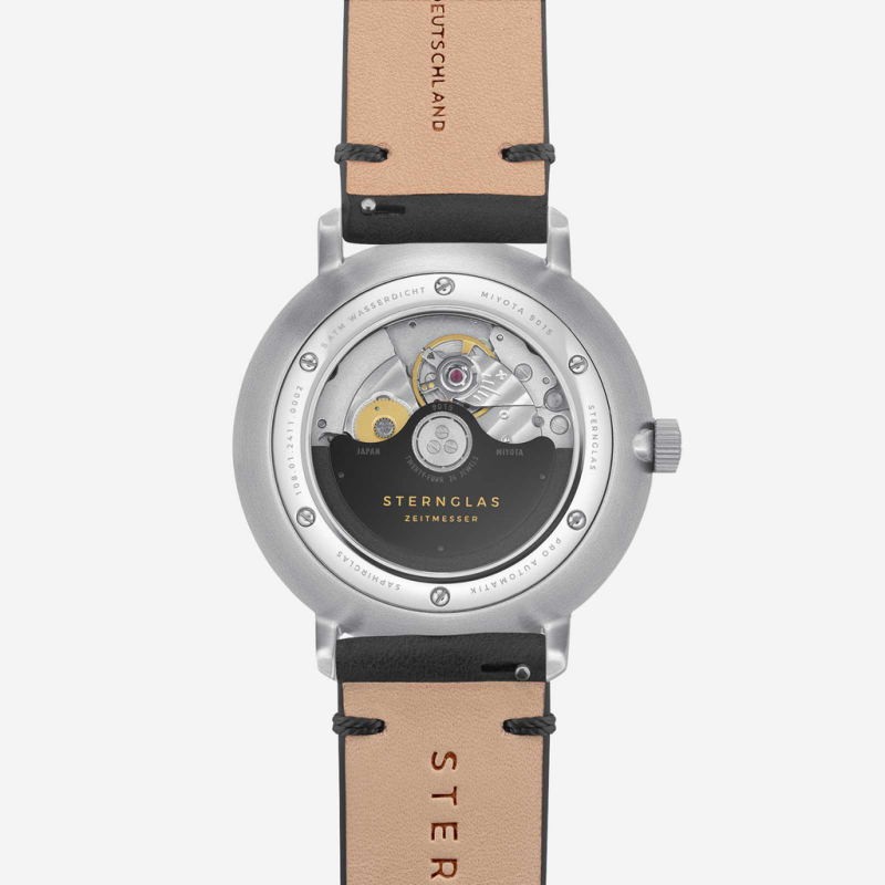 Sternglas Hamburg Pro Automaat Alabaster horloge met beige wijzerplaat en zwarte leren band