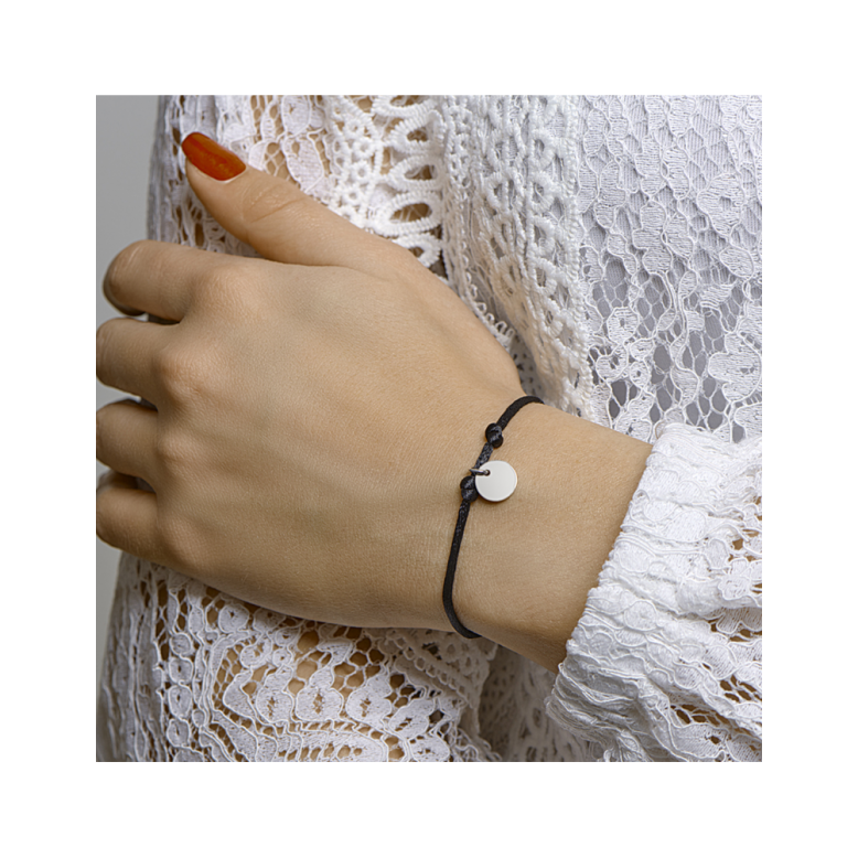 Armband, zwart satijn met zilver rondje (lengte: verstelbaar 13-26cm.) - 23276
