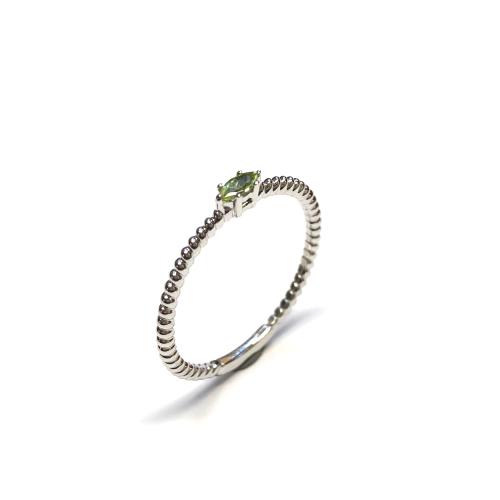 Eclat Ring, 14krt.witgoud met peridot 4x2mm. (maat 17) - 18471