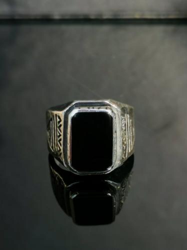 TAJ AMSTERDAM Zilveren Herenring Tian met Onyx "Bescherming" - 22227