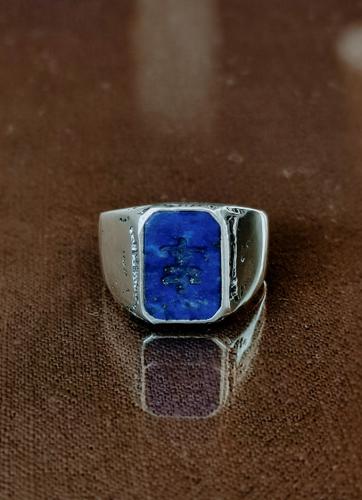 TAJ AMSTERDAM Zilveren Herenring Adric met Blauwe Lapis Lazuli edelsteen "Gezegende Heerser" staat symboor voor kracht - 22663