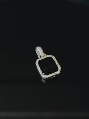 TAJ AMSTERDAM Zilveren Hanger met onyx CHETAS (12x12mm) staat symbool voor: "bescherming" - 22665