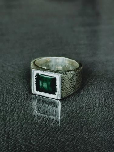 TAJ AMSTERDAM Zilveren Herenring Kisho met Groene Jade - 22724