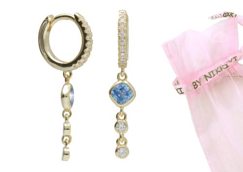 BY NIKKI Oorringen, zilver verguld met blauw/wit zirkonia hanger  (diameter: 10mm.) - 24721
