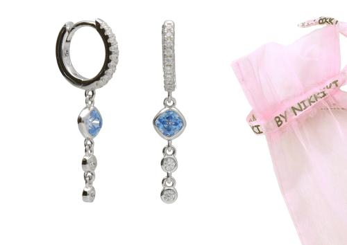 BY NIKKI Oorringen, zilver met blauw/wit zirkonia hanger  (diameter: 10mm.) - 24724